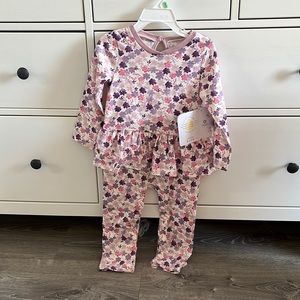 Burt’s Bees Outfit